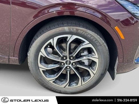 Used 2025 Lincoln Nautilus Reserve AWD/4WD image 6