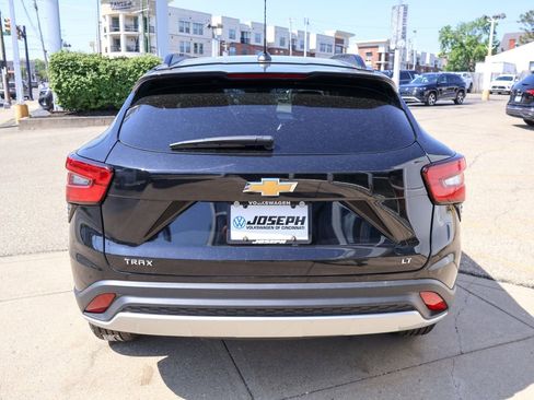 Used 2024 Chevrolet Trax LT FWD image 4