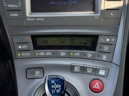 Used 2013 Toyota Prius Persona Series FWD image 25