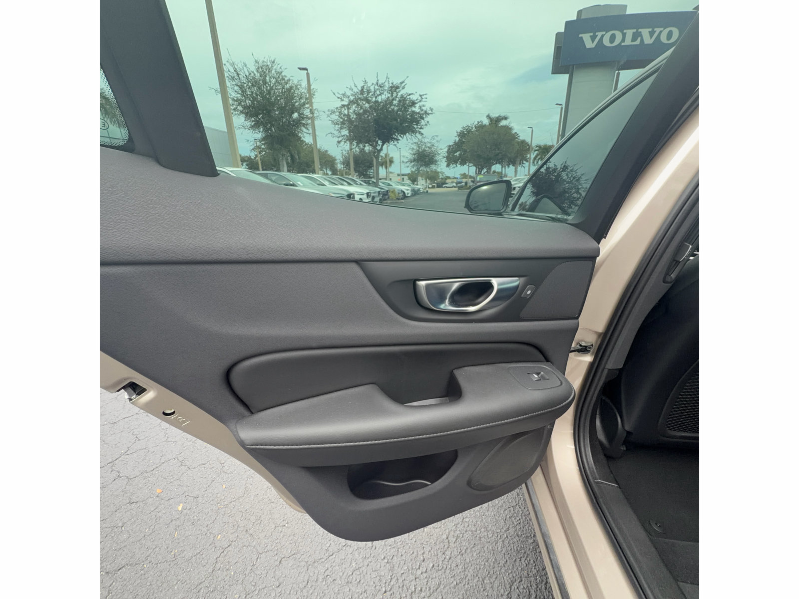 Used 2024 Volvo S60 B5 Core FWD image 18