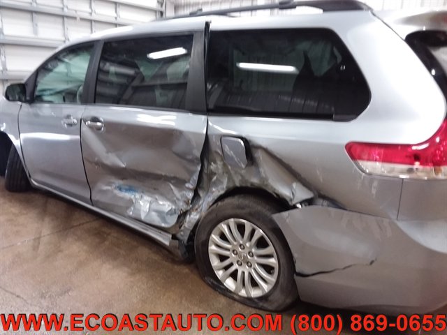 Used 2014 Toyota Sienna XLE w/ Entertainment Package FWD image 20