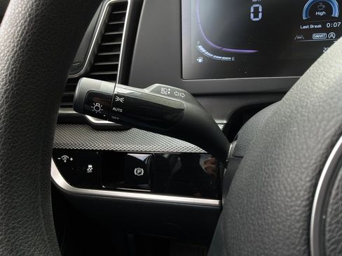 Used 2025 Kia Sportage LX image 33