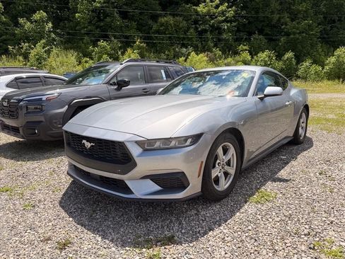 Used 2024 Ford Mustang Coupe RWD image 2
