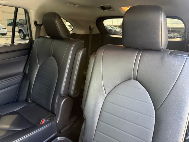 Used 2024 Toyota Highlander XLE AWD/4WD image 26