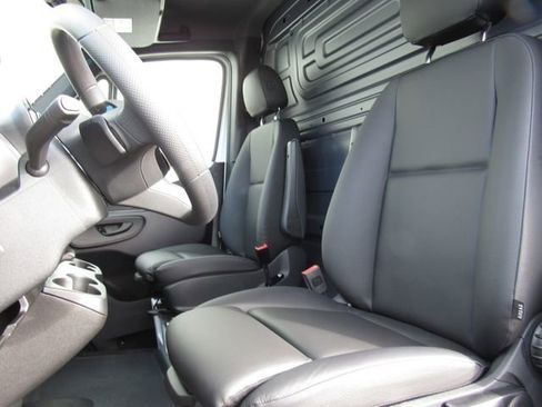 Used 2025 Mercedes-Benz Sprinter 2500 image 11