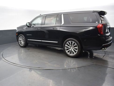 Used 2021 GMC Yukon XL Denali w/ Denali Premium Package image 3