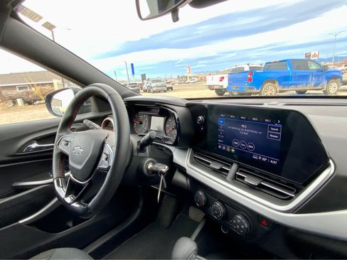 Used 2025 Chevrolet Trax RS image 35