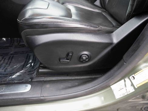 Used 2019 Jeep Cherokee Limited image 12