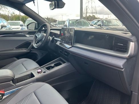New 2026 Volkswagen Tiguan SE R-Line FWD image 38
