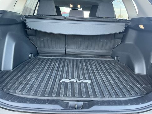 Certified 2025 Toyota RAV4 LE AWD/4WD image 33