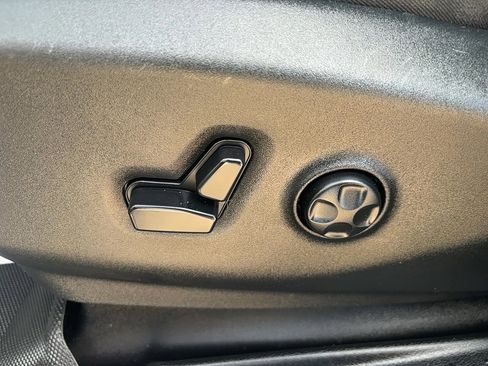Used 2019 Chrysler Pacifica Limited FWD image 22