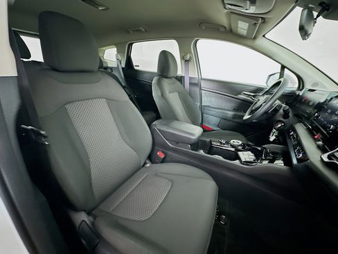 Used 2023 Kia Sportage LX image 29