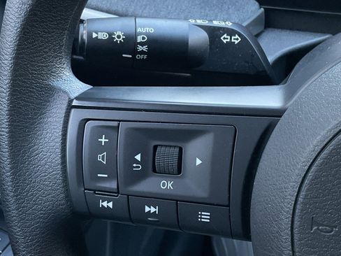 Used 2025 Nissan Kicks SV image 23