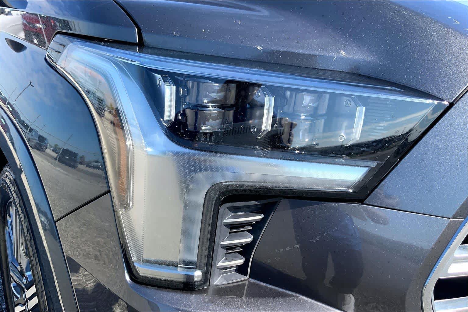 Used 2023 Toyota Sequoia Capstone AWD/4WD image 27