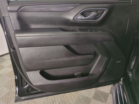 Used 2023 GMC Yukon SLT w/ SLT Premium Package image 23