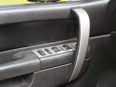 Used 2011 Chevrolet Silverado 2500 LT w/ Interior Plus Package AWD/4WD image 12