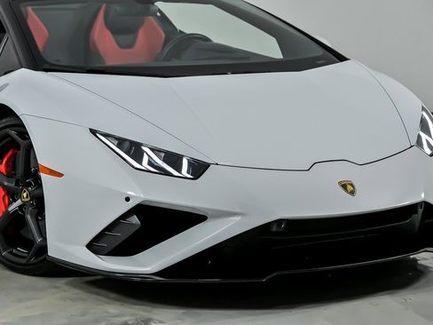 Used 2023 Lamborghini Huracan EVO RWD image 3