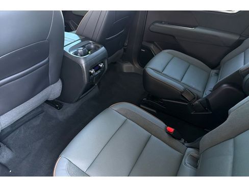 Used 2024 GMC Acadia AT4 w/ Luxury Package AWD/4WD image 13