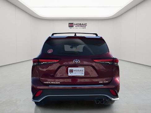 Used 2023 Toyota Highlander XSE image 4