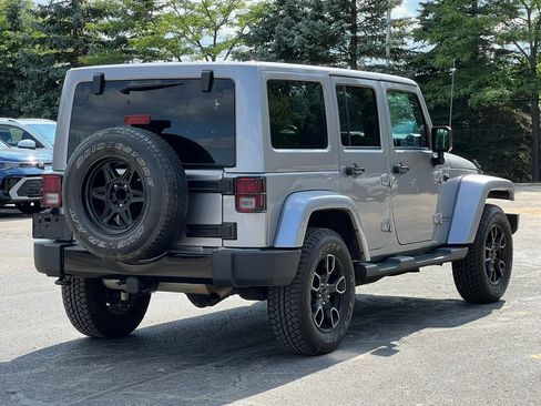 Used 2018 Jeep Wrangler Unlimited Sahara AWD/4WD image 26