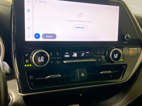 Used 2023 Toyota Highlander FWD image 19