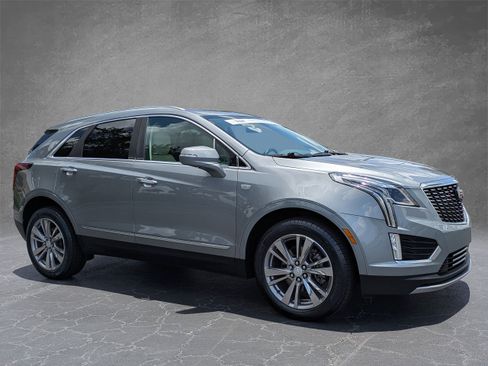 Certified 2023 Cadillac XT5 Premium Luxury w/ LPO, Premium Carpet Package FWD image 6