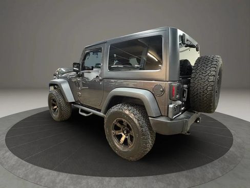 Used 2017 Jeep Wrangler Rubicon w/ Connectivity Group AWD/4WD image 7