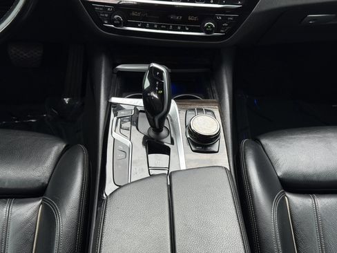 Used 2017 BMW 540i w/ Premium Package image 27