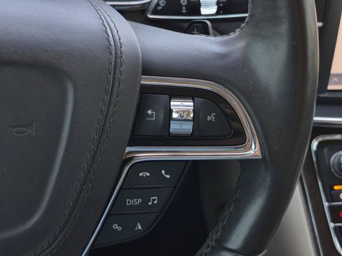 Used 2020 Lincoln Continental w/ Premium Package FWD image 26