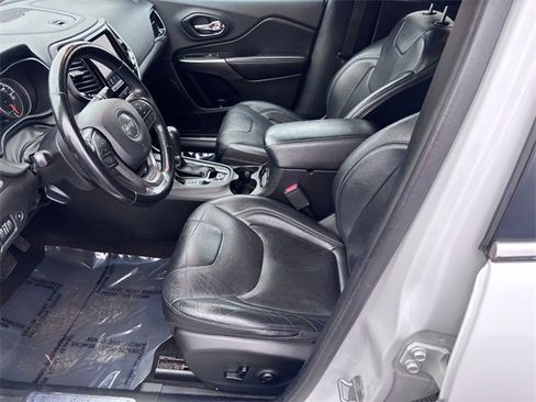 Used 2020 Jeep Cherokee Limited image 10