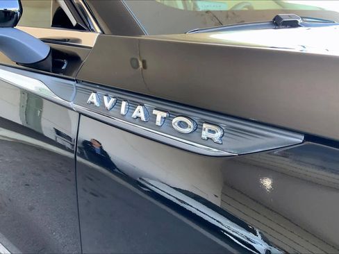 Used 2023 Lincoln Aviator AWD image 9
