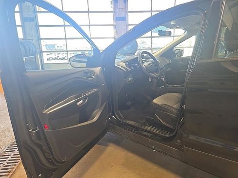 Used 2019 Ford Escape S image 9