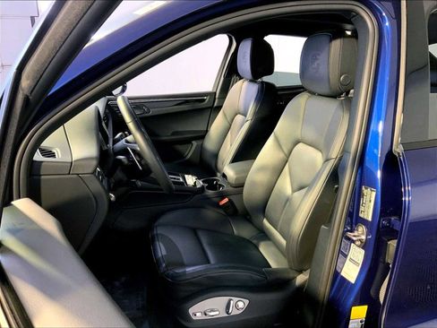 Certified 2025 Porsche Macan image 5