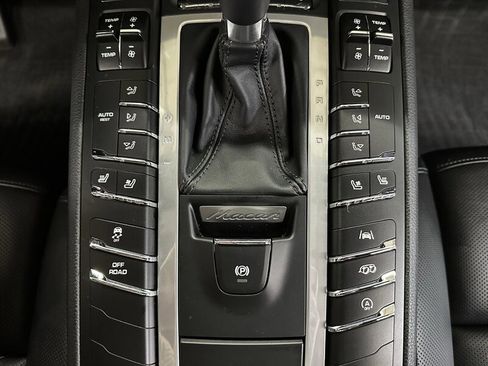 Used 2021 Porsche Macan S image 19