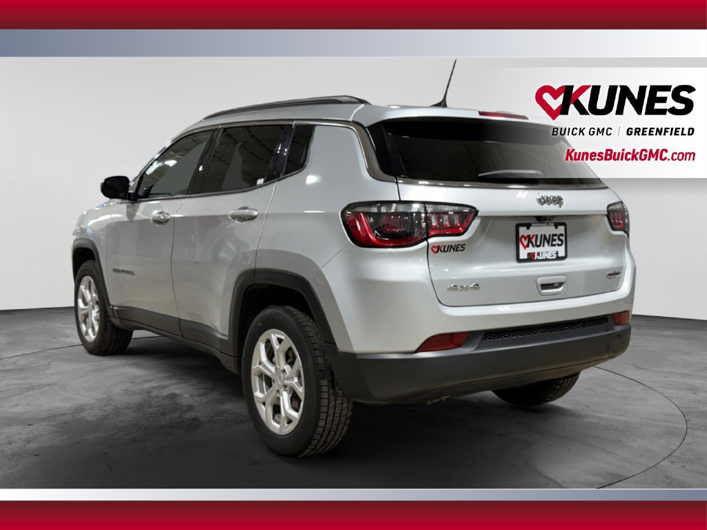 Used 2024 Jeep Compass Latitude AWD/4WD image 8