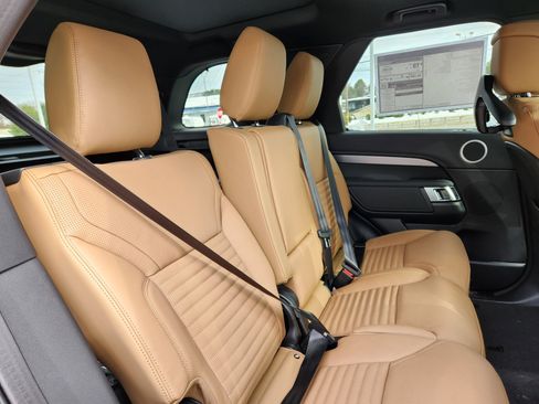 New 2026 Land Rover Discovery Limited Edition image 11