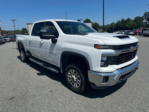 Used 2025 Chevrolet Silverado 2500 LT w/ Convenience Package AWD/4WD image 8
