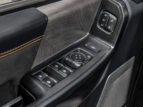 Used 2024 Ford F350 Platinum w/ FX4 Off-Road Package image 45