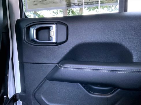 Used 2023 Jeep Wrangler Unlimited Sahara w/ LED Lighting Group AWD/4WD image 36