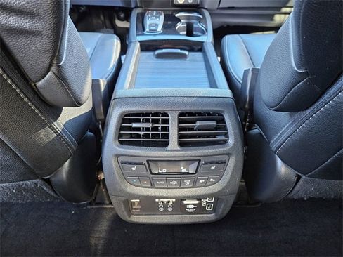 Used 2022 Honda Pilot Touring image 9