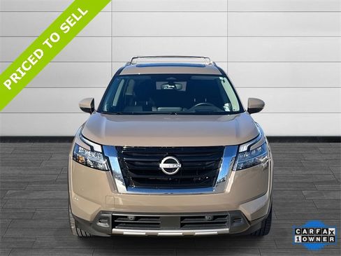 Used 2024 Nissan Pathfinder Platinum image 8