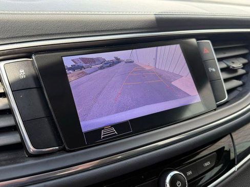 Used 2020 Buick Enclave Essence image 15