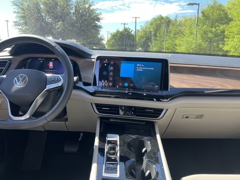 Used 2024 Volkswagen Atlas SE w/ Panoramic Sunroof Package image 28