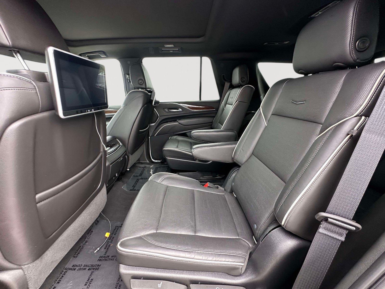 Used 2021 Cadillac Escalade Premium Luxury AWD/4WD image 33