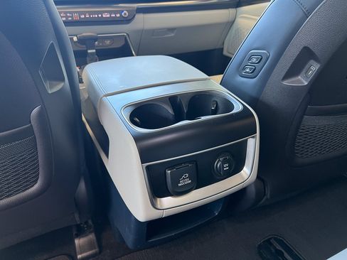 Used 2025 Kia Carnival SX FWD image 37
