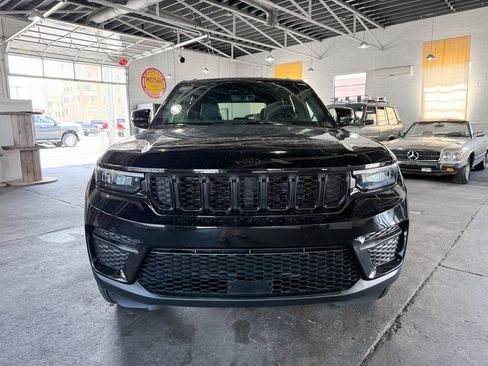New 2025 Jeep Grand Cherokee Altitude AWD/4WD image 10