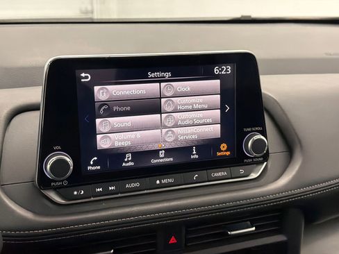 Used 2025 Nissan Rogue SV image 24