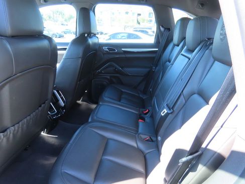 Used 2018 Porsche Cayenne image 11