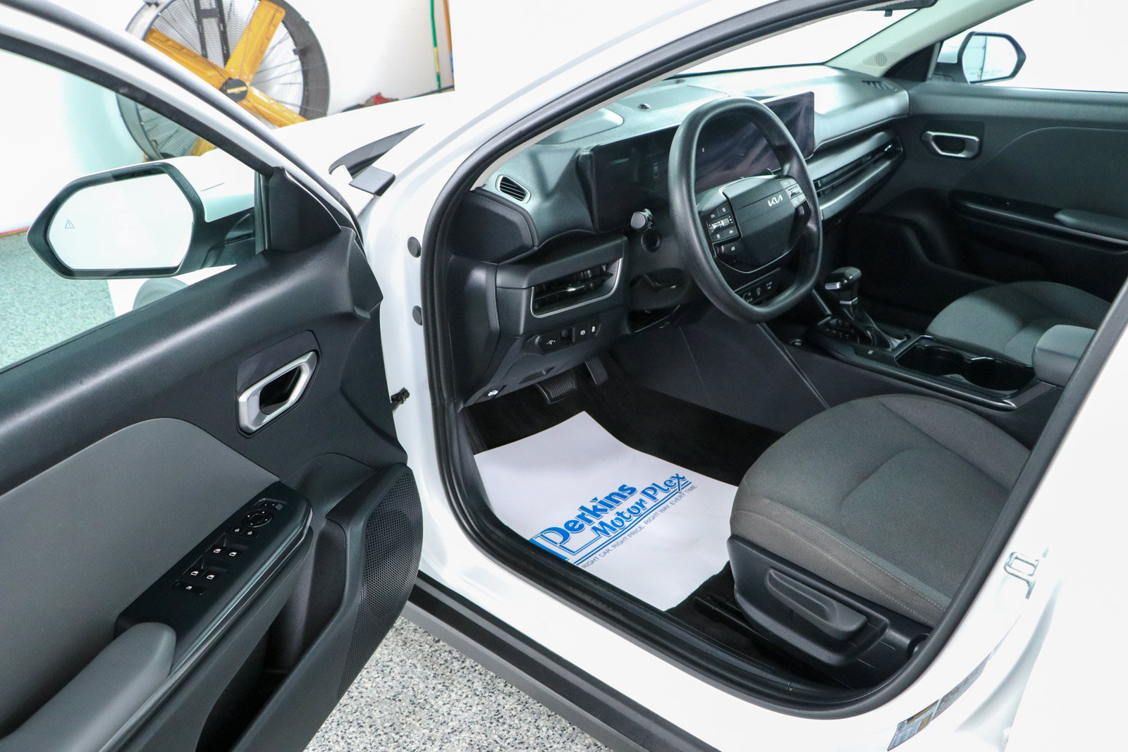 Used 2025 Kia K4 FWD image 3