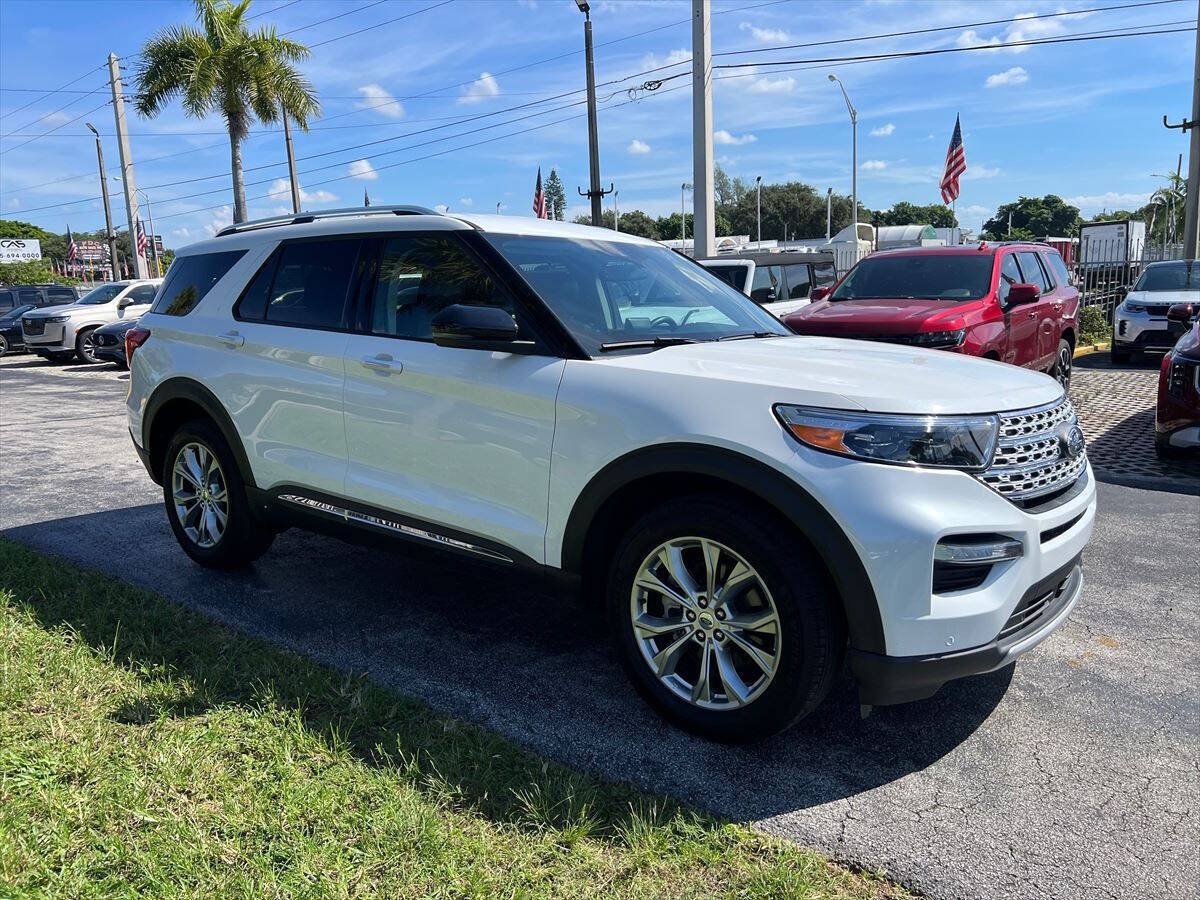 Used 2024 Ford Explorer Limited w/ Limited Technology Package AWD/4WD image 4